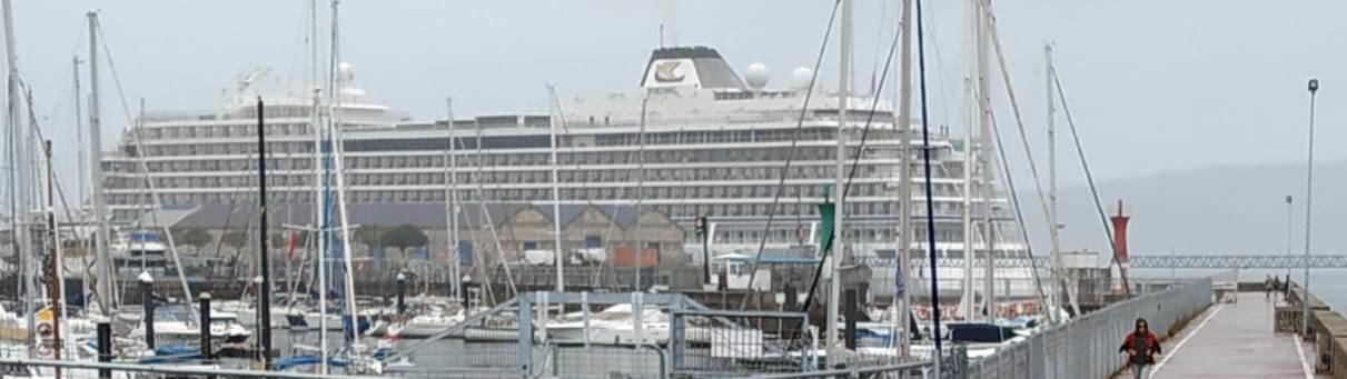 El Puerto de Vigo ha recibido hoy la visita inaugural de los buques de crucero &#34;Viking Sky&#34; y &#34;Sapphire Princess&#34; // Vicente