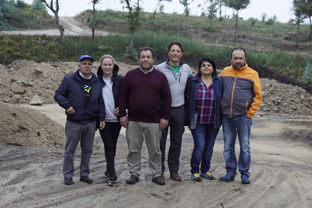 Indalecio Bastos, en el centro, con otros miembros de la Comunidad de Montes de Matamá.