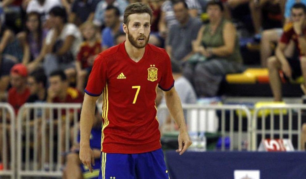 El vigués Adrián Alonso &#39;Pola&#39;, en un partido con la selección española.
