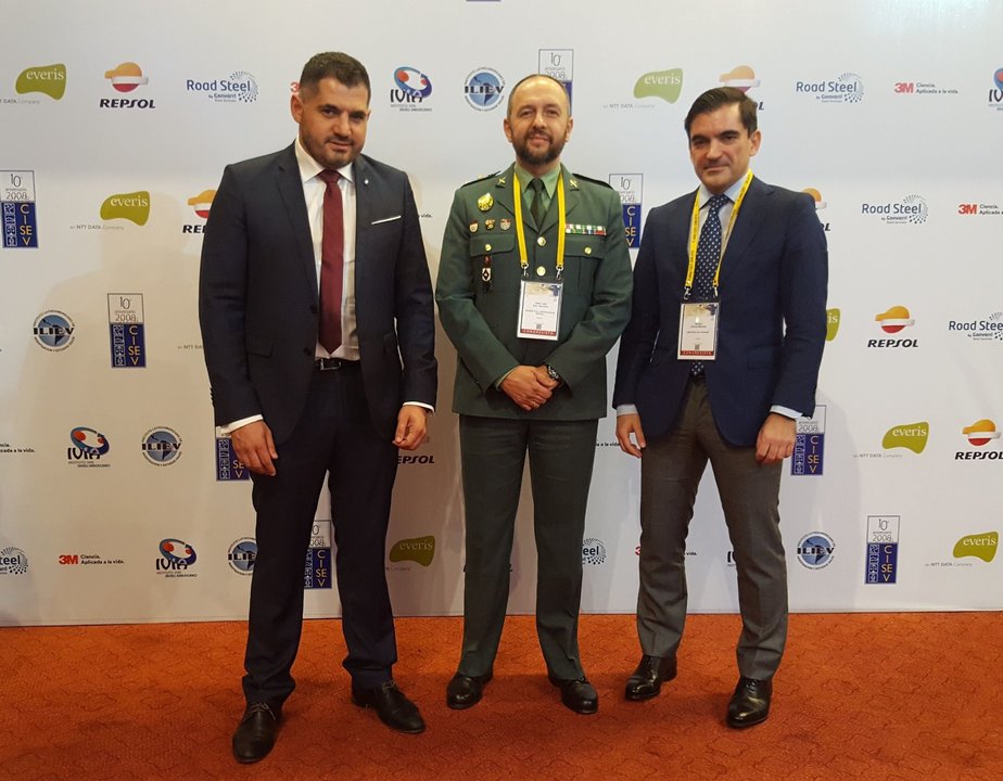 El diputado de Mobilidade Uxío Benítez, con el director del Observatorio Nacional de Seguridad Viaria de la DGT y el teniente coronel y segundo jefe de Operaciones de Tráfico de la Guarda Civil de la DGT.