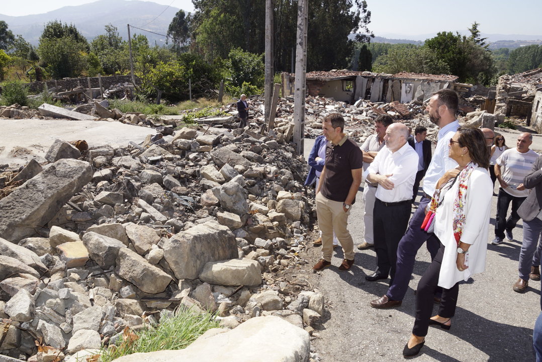 Maica Larriba (derecha) visitó junto otros representantes políticos la zona afectada el pasado septiembre.