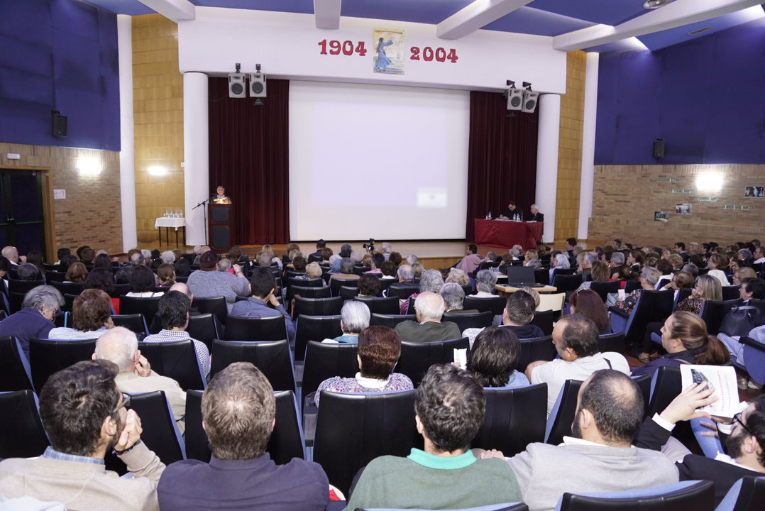 La reunión organizada por el obispado de Tui-Vigo, ayer en el colegio San José de Cluny.