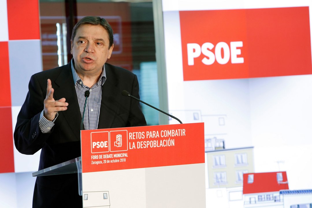 Luis Planas, durante su intervención en el foro socialista sobre despoblación, en Zaragoza.
