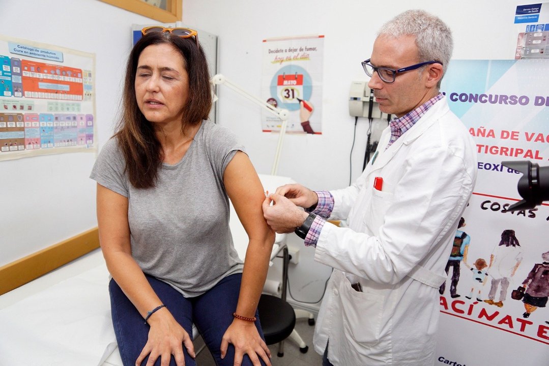Los centros de salud estrenaron hoy la campaña de vacunación // Vicente Alonso