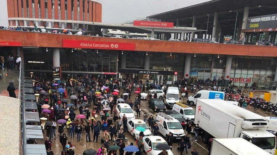 La Policía evacua de la Estación de Atocha.