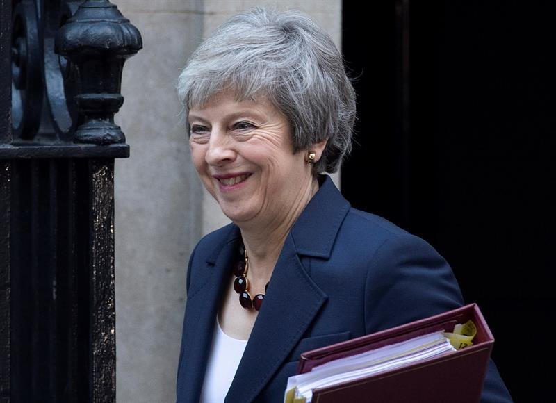 La primera ministra británica, Theresa May, abandona Downing Street