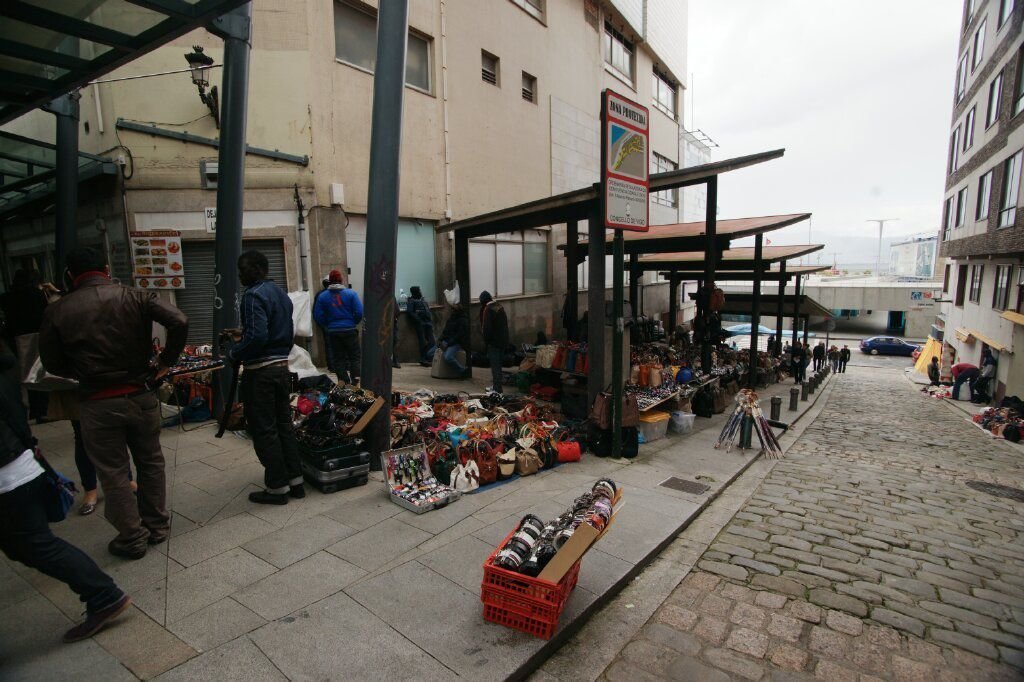 El antiguo mercadillo ambulante que se situaba en la calle Baixada A Fonte.