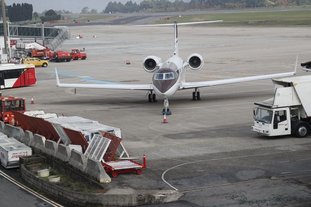 El avión Gulfstream IV de un empresario americano, aparcado desde finales de octubre en Peinador.