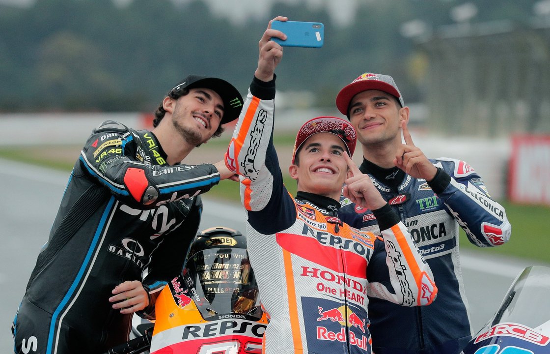Bagnaia, campeón del mundo en Moto2, Marc Márquez, en MotoGP y Jorge Martín, en Moto3.