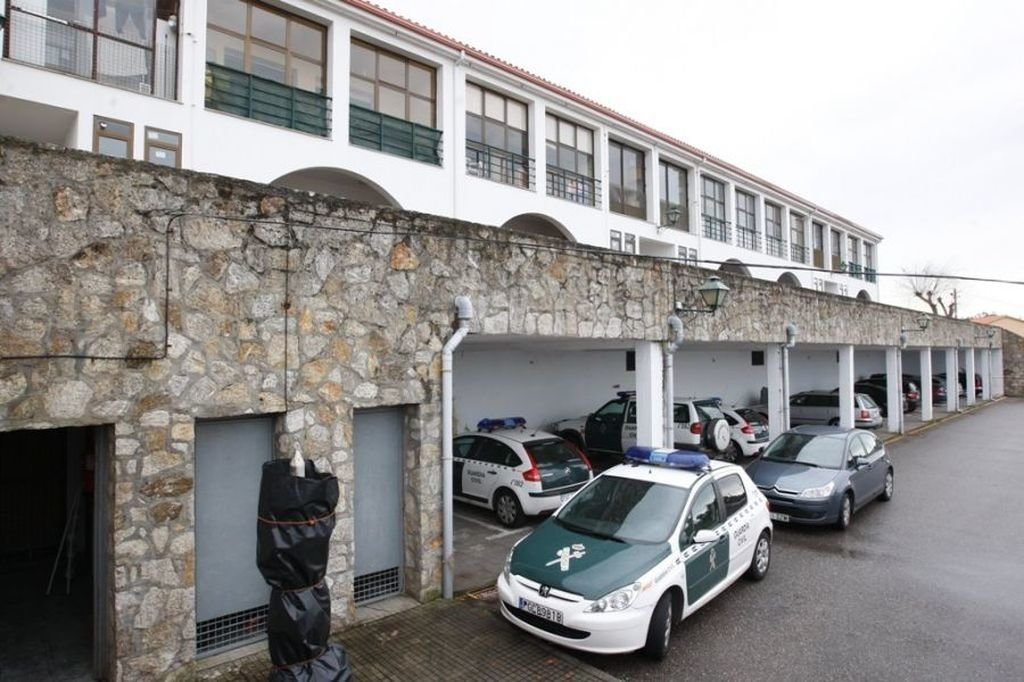 Cuartel de la Guardia Civil de Baiona, cuerpo que inició la investigación sobre abusos sexuales.