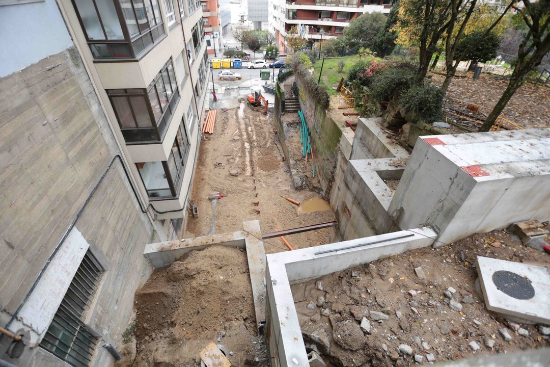 Las obras del ascensor que subirá de Torrecedeira a Pi i Margall ya son visibles.