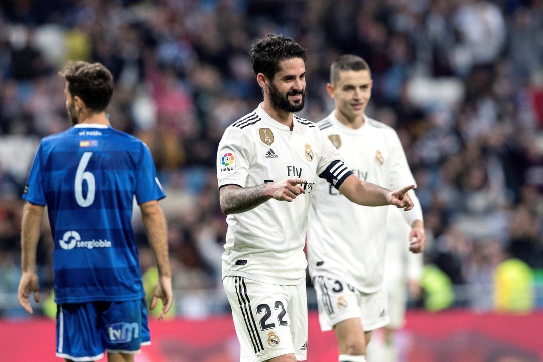 Isco celebra el sexto gol del Real Madrid, ayer, en el Bernabéu.
