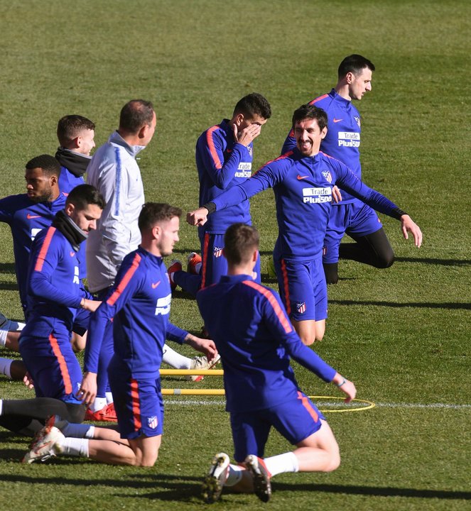Jugadores del Atlético de Madrid, en el entrenamiento de ayer.