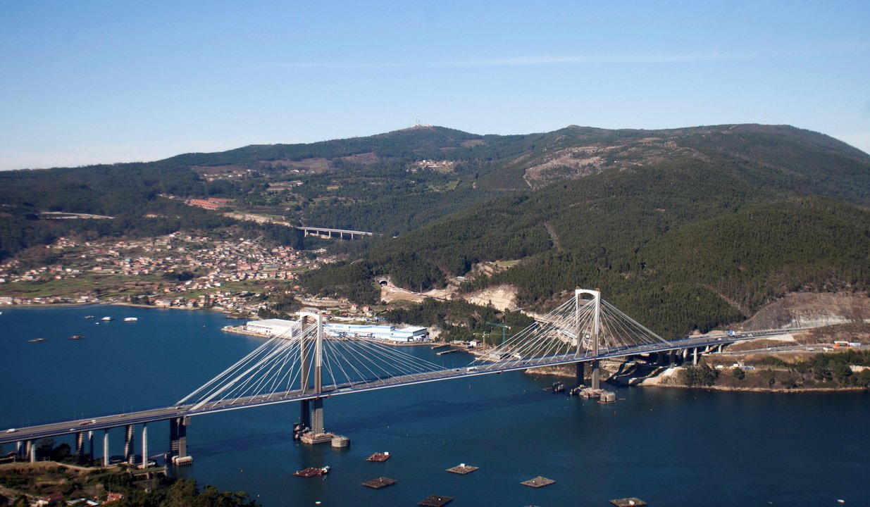 Imagen aérea del puente de Rande, parte integrante de la Autopista del Atlántico.