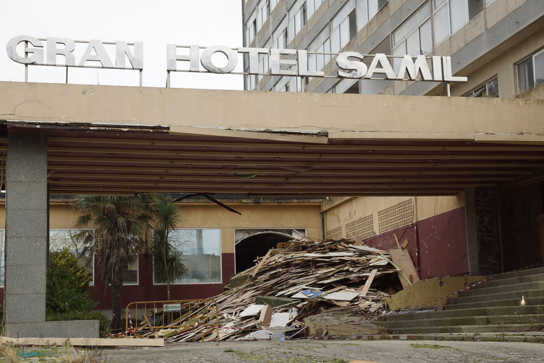 El derribo del hotel Samil ya es visible