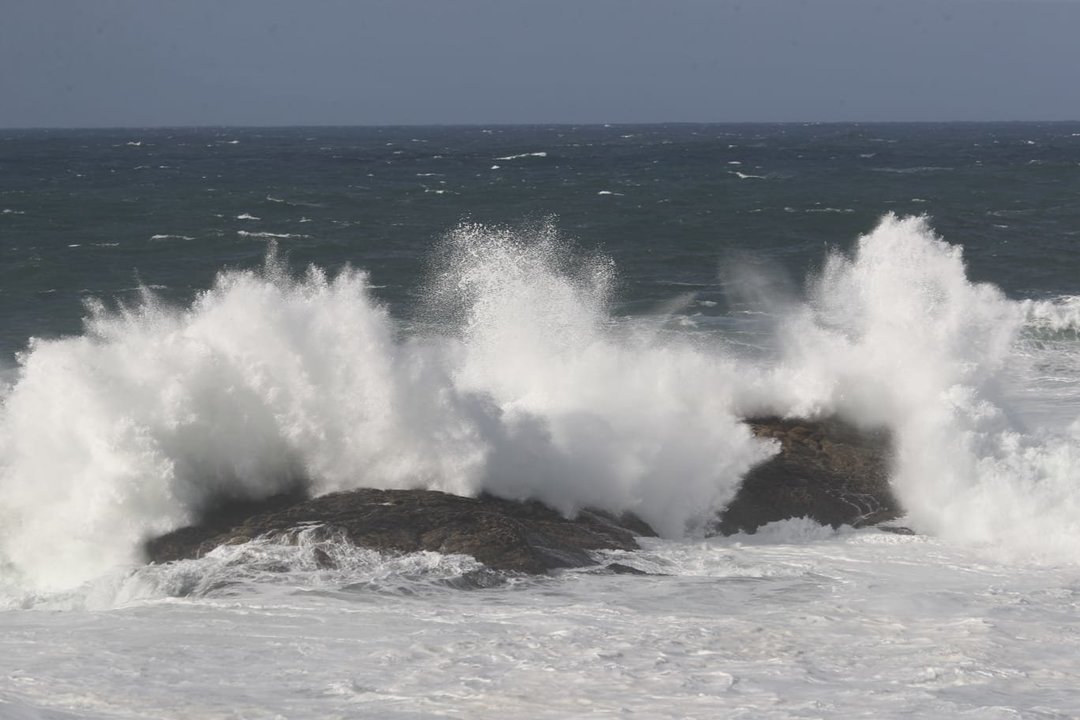 Las olas en Cabo Silleiro // JV Landín