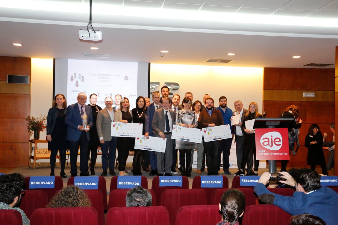 La Asociación de Jóvenes Empresarios de Vigo entregó ayer sus galardones que recayeron en dos negocios de comercio sostenible.