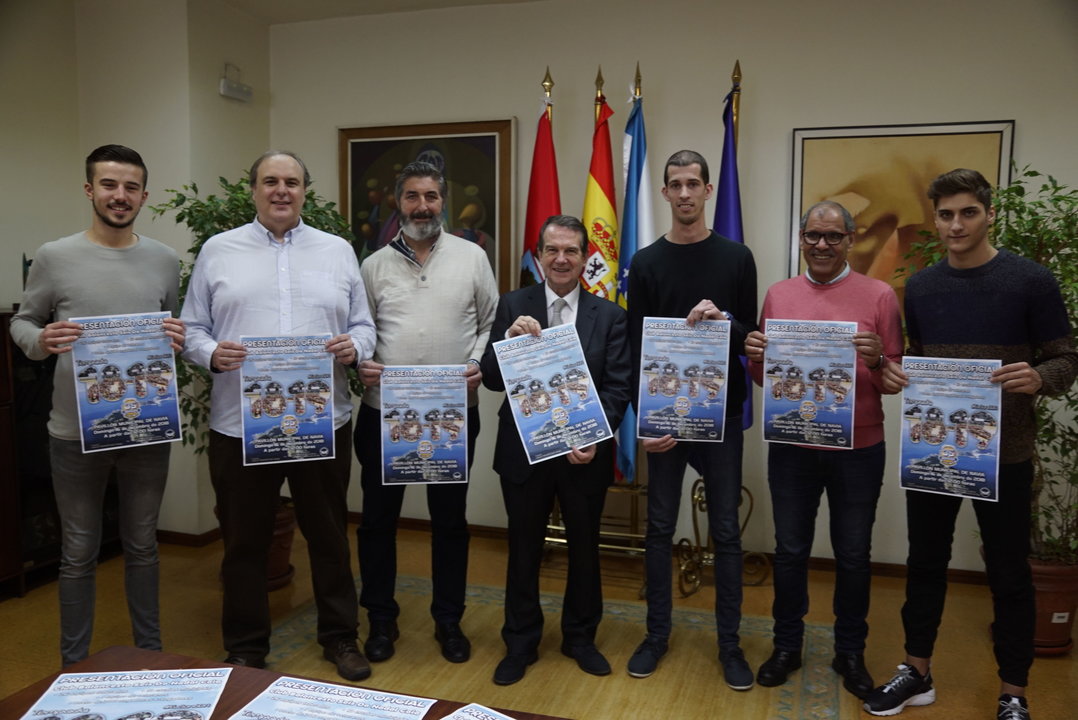 El alcalde de Vigo, Abel Caballero, recibió ayer a los representantes del Club Baloncesto Seis do Nadal.