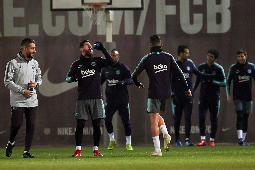 El Barcelona, durante un entrenamiento del equipo, ayer en la Ciudad Deportiva Joan Gamper.