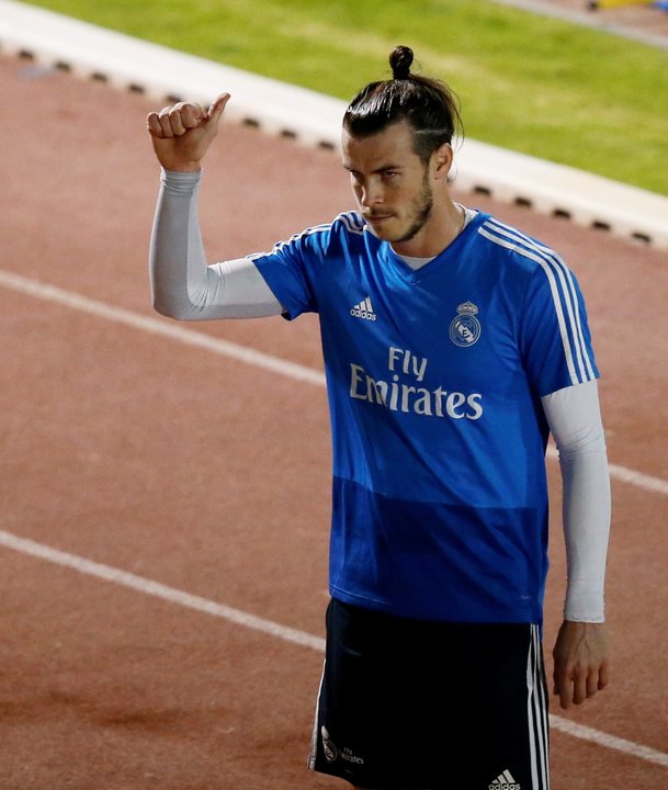 Bale se retira del campo de entrenamiento ayer en Abu Dabi.
