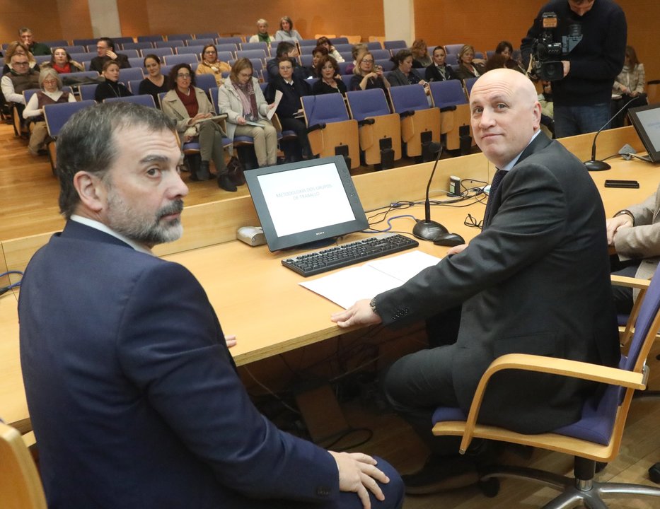 Aboal y Antonio Fernández Campa, gerente del Sergas, reunidos con los profesionales sanitarios