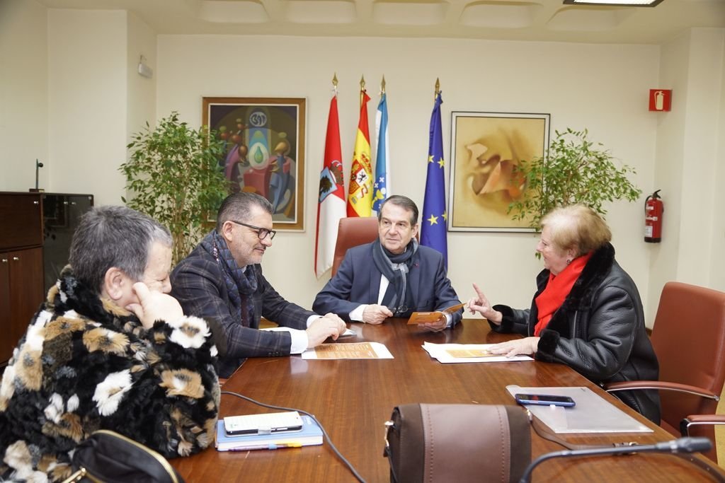 El alcalde de Vigo, Abel Caballero, se reunió con representantes de Viudas Demócratas de Vigo a quienes les trasladó el apoyo del Concello en el congreso que organizarán en febrero.