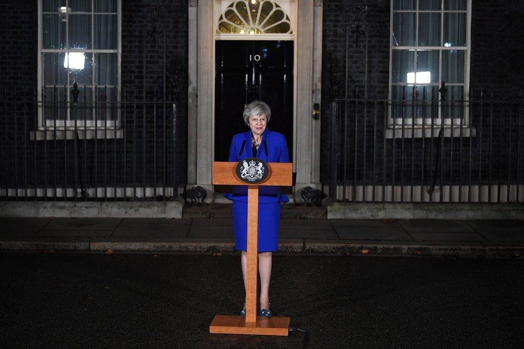 Theresa May comparece frente a su residencia oficial de Downing Street tras la &#34;censura&#34; del miércoles.