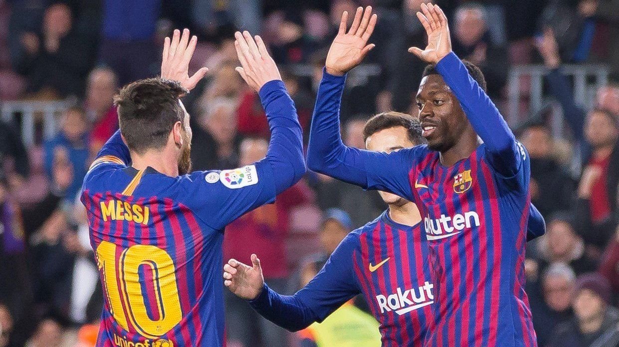 Messi y Dembélé celebran un gol en el partido de ayer.