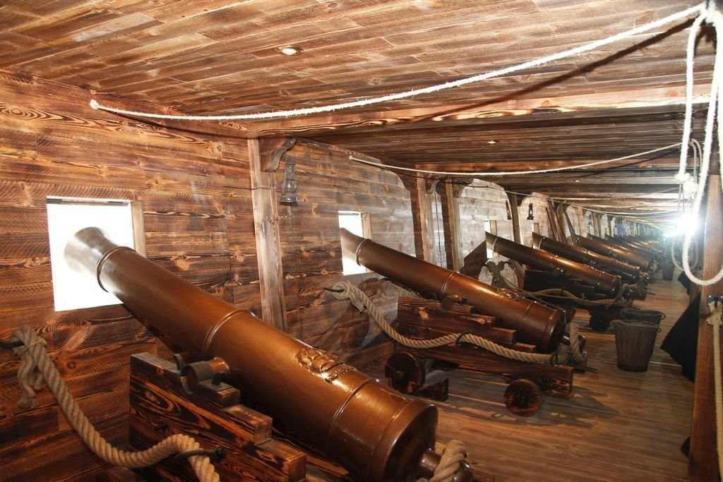 La réplica de los cañones de un galeón, la zona más llamativa de Meirande, el museo de la Batalla de Rande.