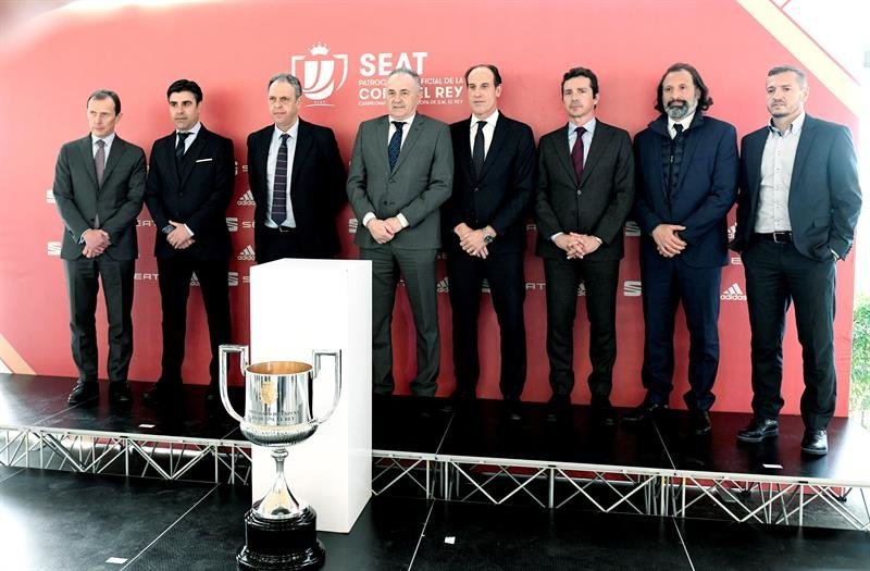 Los representantes de los clubes participantes en la Copa del Rey de Fútbol