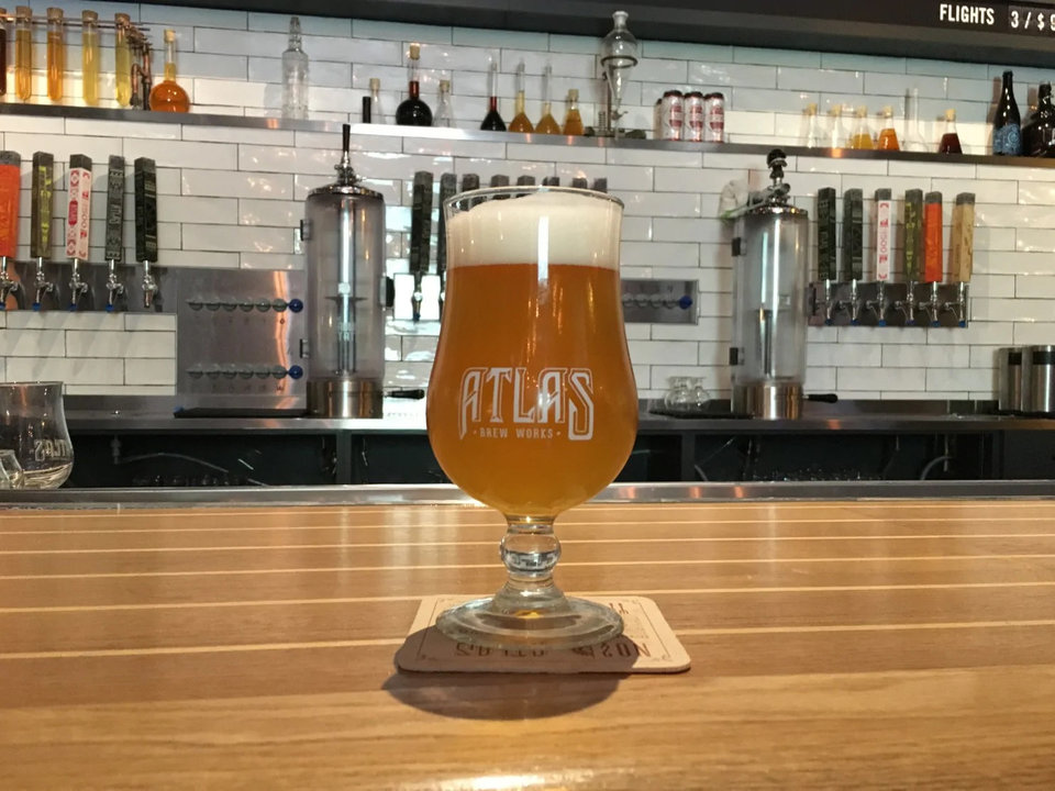 Una copa de la cervecera artesanal Atlas Brew Works que interpuso la demanda.