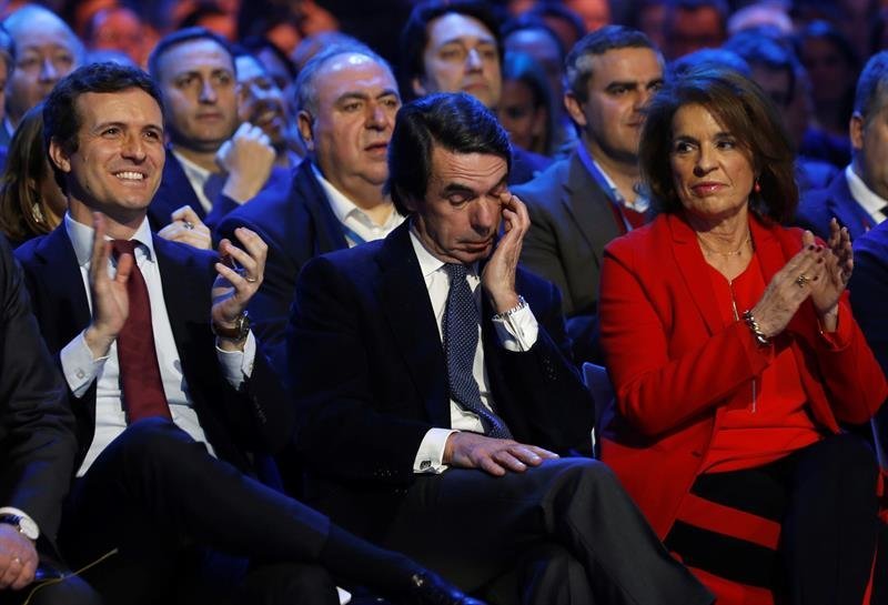 El presidente del PP, Pablo Casado, el expresidente del Gobierno y presidente de la Fundación FAES, José María Aznar, y su mujer, Ana Botella