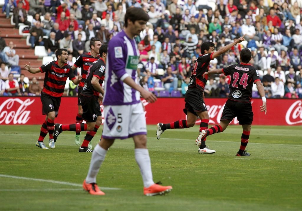 Álex López, Iago Aspas, Carlos Bellvís, Gustavo Cabral y Augusto Fernández celebran el gol del central argentino, el primero de aquella tarde.