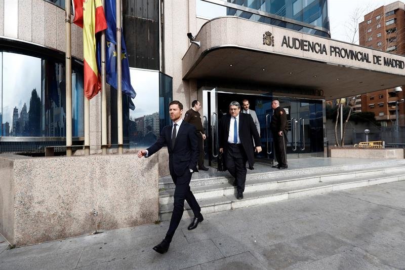 El exjugador del Real Madrid Xabi Alonso sale este martes en la Audiencia Provincial de Madrid