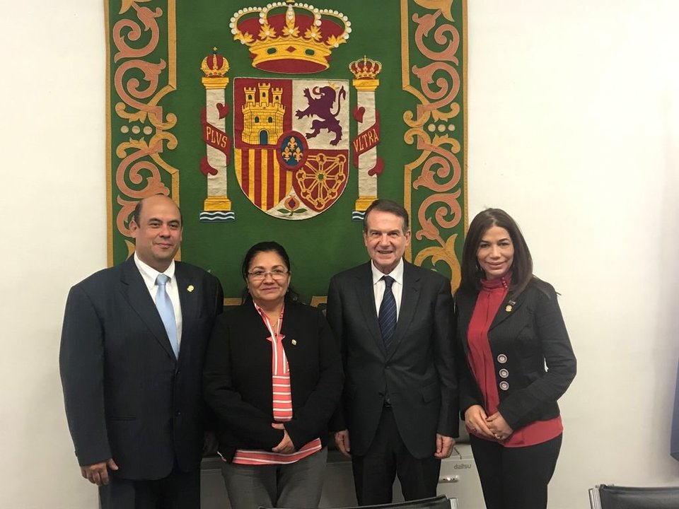 Abel Caballero se reunió en Madrid con la presidenta del Parlamento Centroamericano, Irma Amaya.