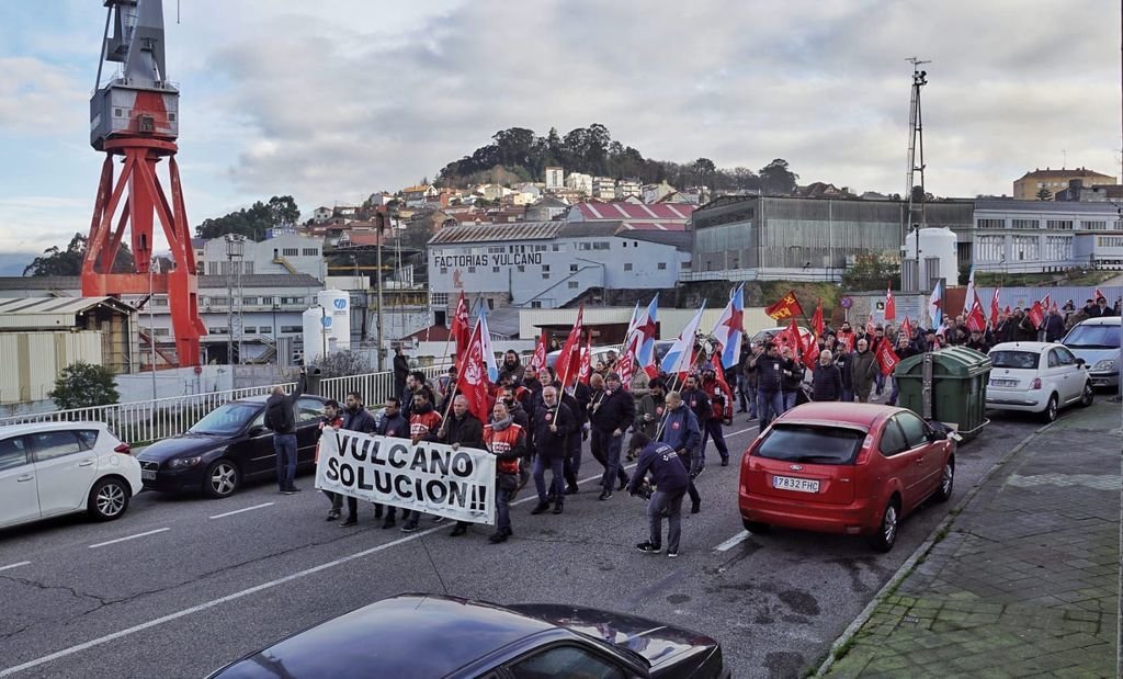 Los trabajadores salieron ayer en manifestación desde el astillero en Teis hasta la Xunta.