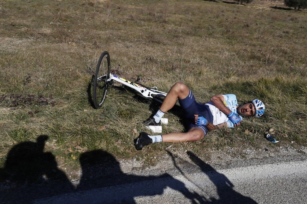 El moañés Delio Fernández, tras la caída que sufrió ayer en el Tour de la Provence.
