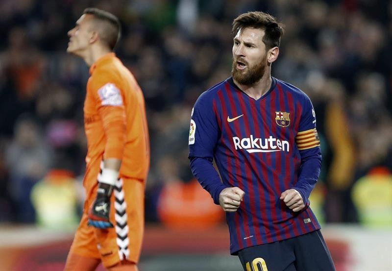 Messi, celebrando ayer el gol de penalti anotado al Valladolid.