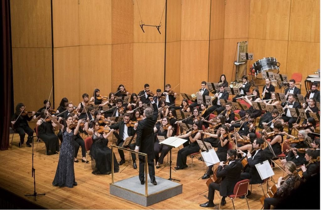 El concierto de Navidad de la Orquesta Clásica con la violinista Maristella Patuzzi fue el preludio del aniversario.