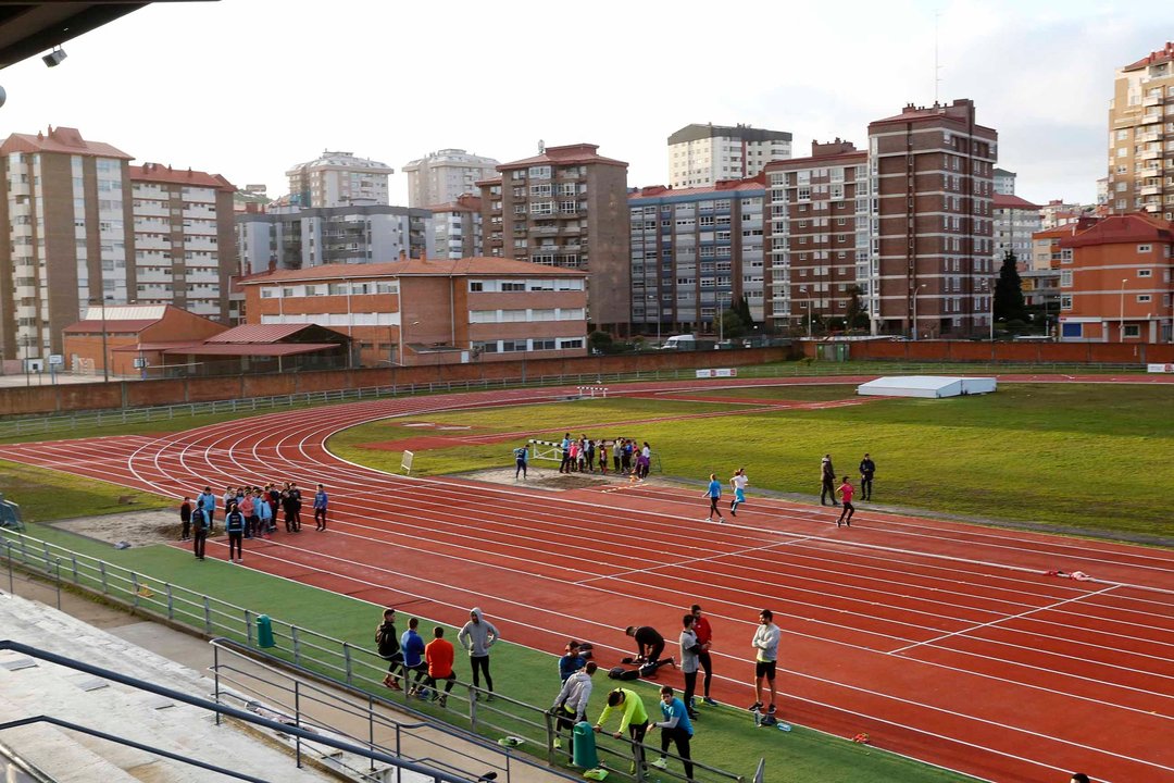 Los atletas pudieron regresar ayer a la pista de Balaídos.