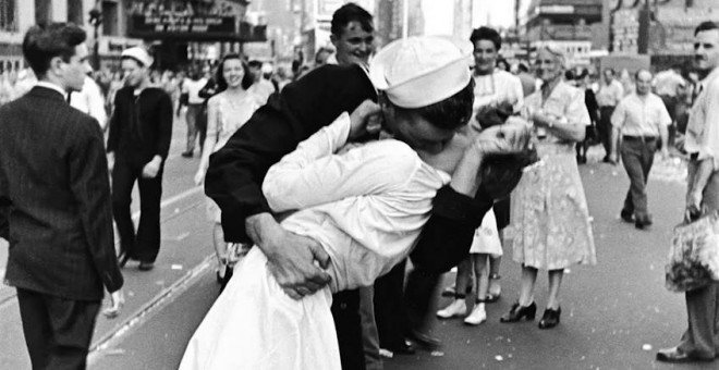 George Mendonsa, afirmaba ser el protagonista de la foto de un marino que besa a una joven vestida de enfermera en Times Square