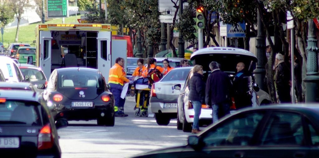 Herido un ciclista al ser golpeado por un vehículo en García Barbón