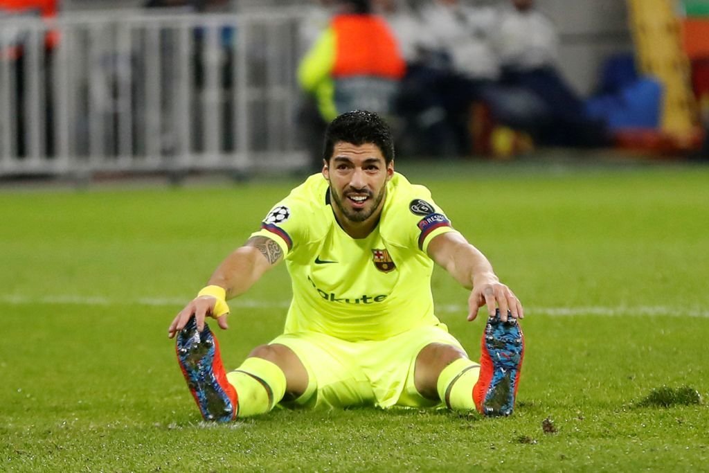 Luis Suárez se lamenta tras una de las ocasiones erradas ayer por los culés en Lyon.