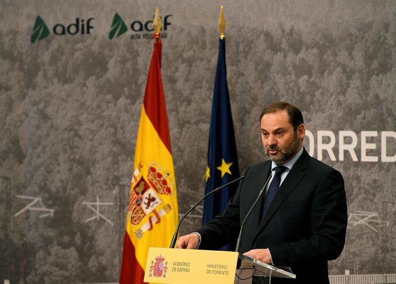 El ministro de Fomento, José Luis Ábalos Meco, presenta este miércoles el Corredor Atlántico