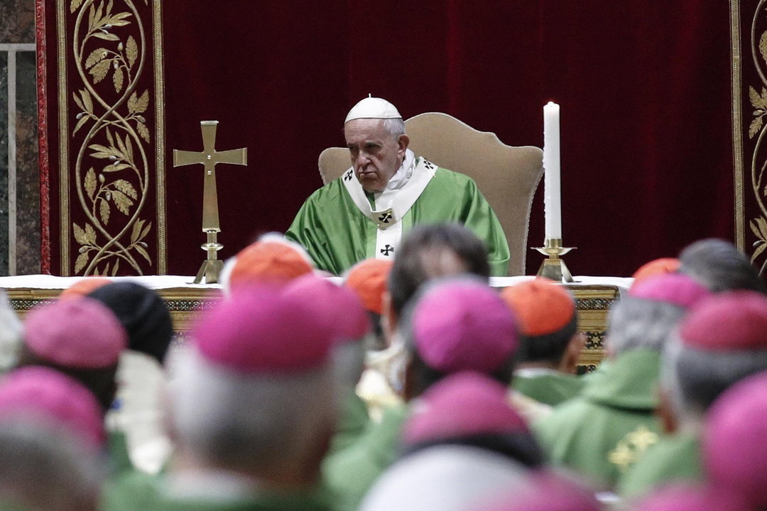 El papa Francisco, durante la celebración eucarística de ayer en San Pedro.