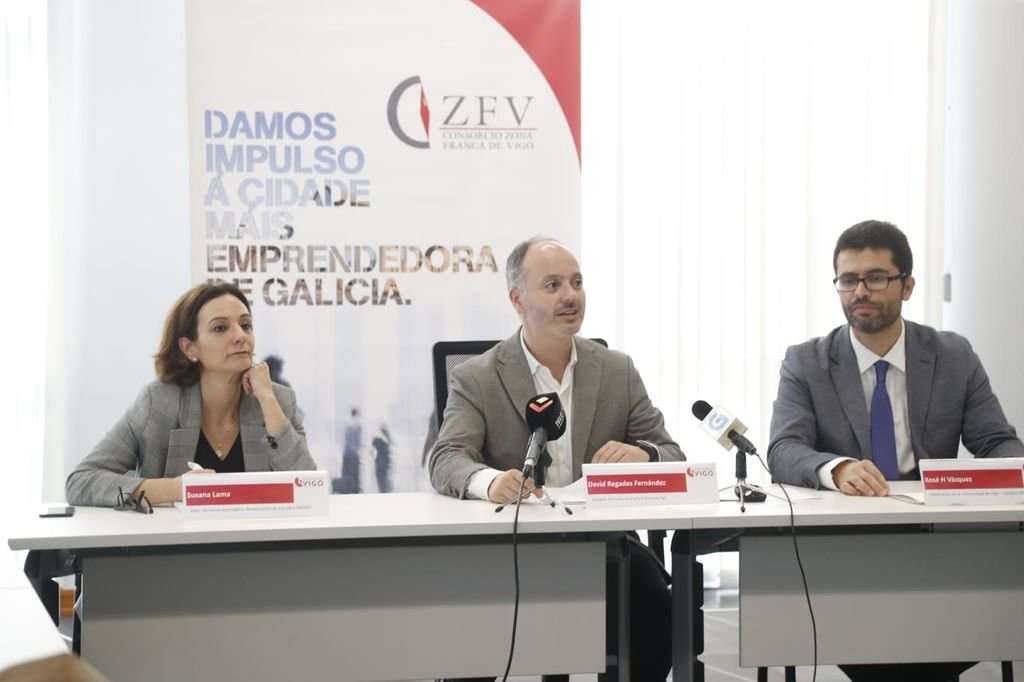 Susana Lama, David Regades y Xosé Vázquez, ayer en la presentación.
