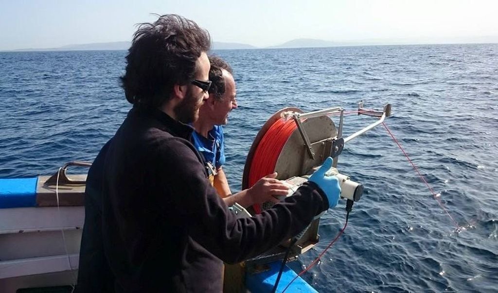 Moreira a bordo do BIO Lura do Instituto Español de Oceanografía en la ría de A Coruña.