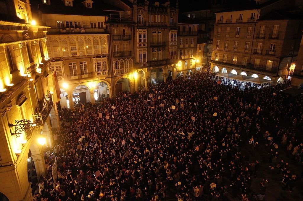 La Praza Maior de Ourense, donde terminó la manifestación, abarrotada por miles de personas.