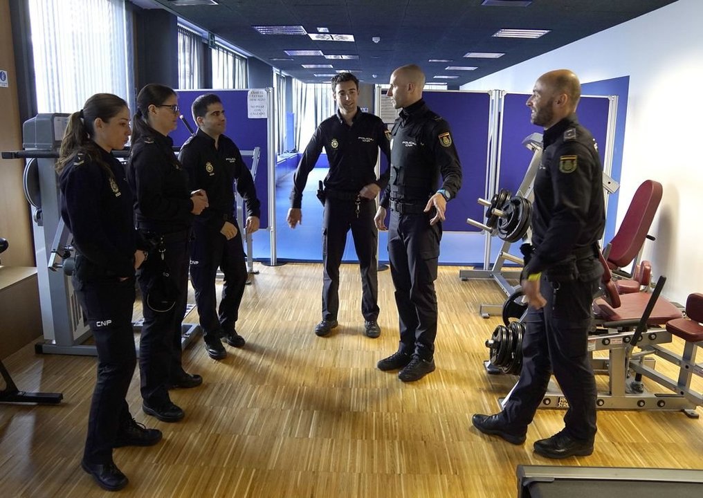 Los seis deportistas de élite que además son policías nacionales en Vigo.