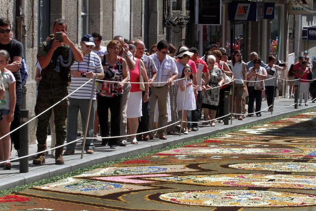 Las alfombras de flores del Corpus de Ponteareas, mueven cada año a miles de turistas.